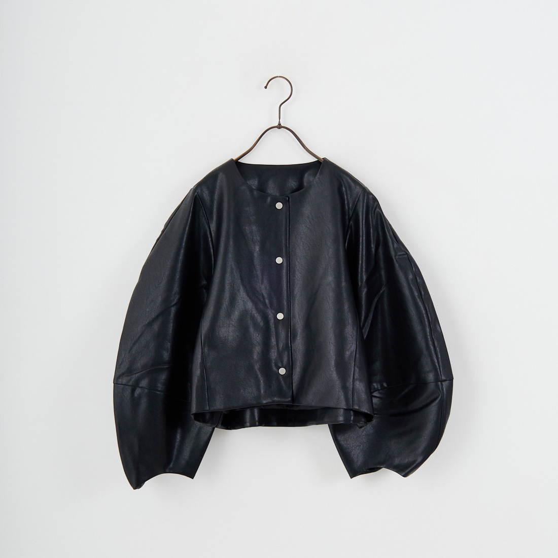 WILLFULLY [ウィルフリー] 2WAYボリュームスリーブ シンセティックレザーショートジャケット [2522-OU-16] BLACK