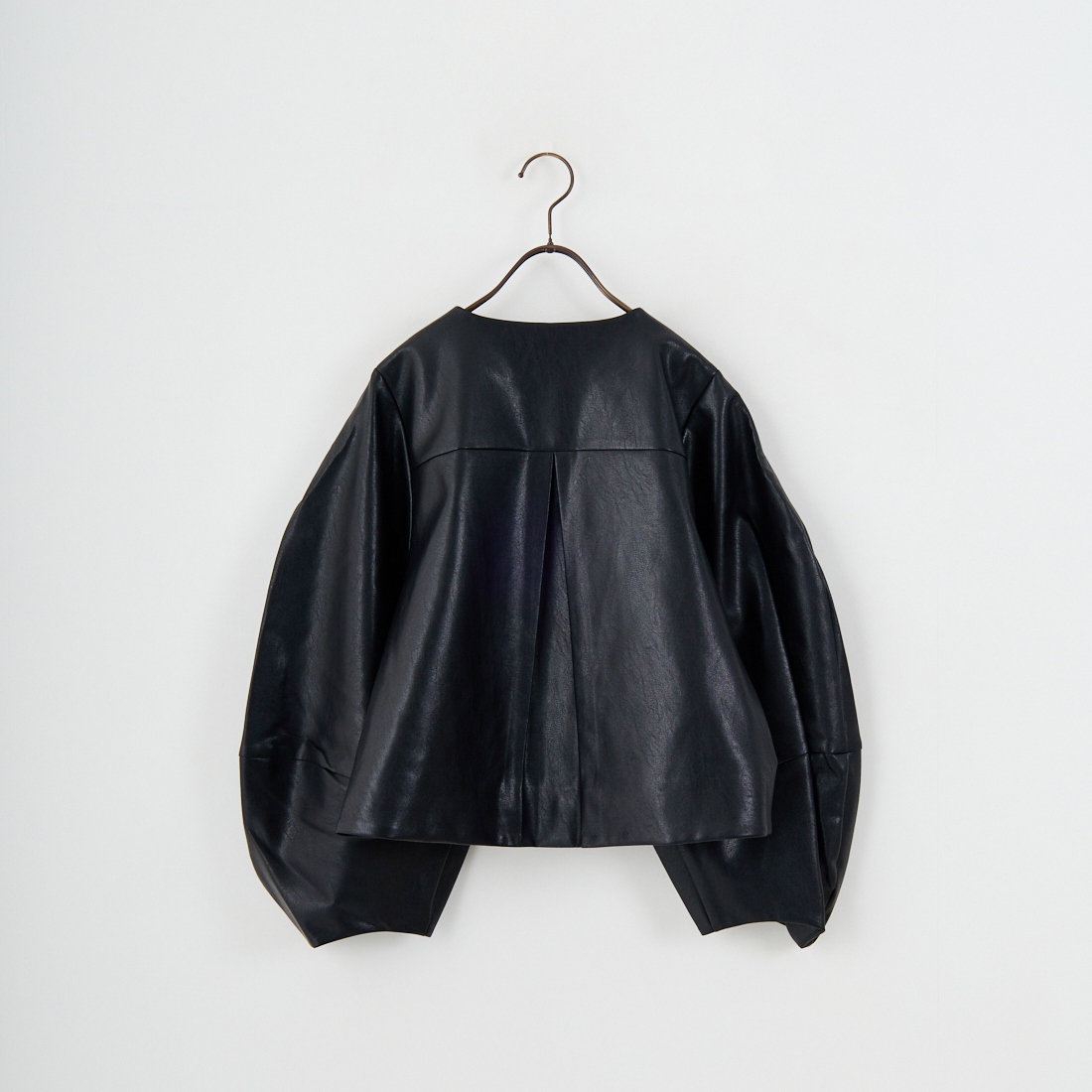 WILLFULLY [ウィルフリー] 2WAYボリュームスリーブ シンセティックレザーショートジャケット [2522-OU-16] BLACK
