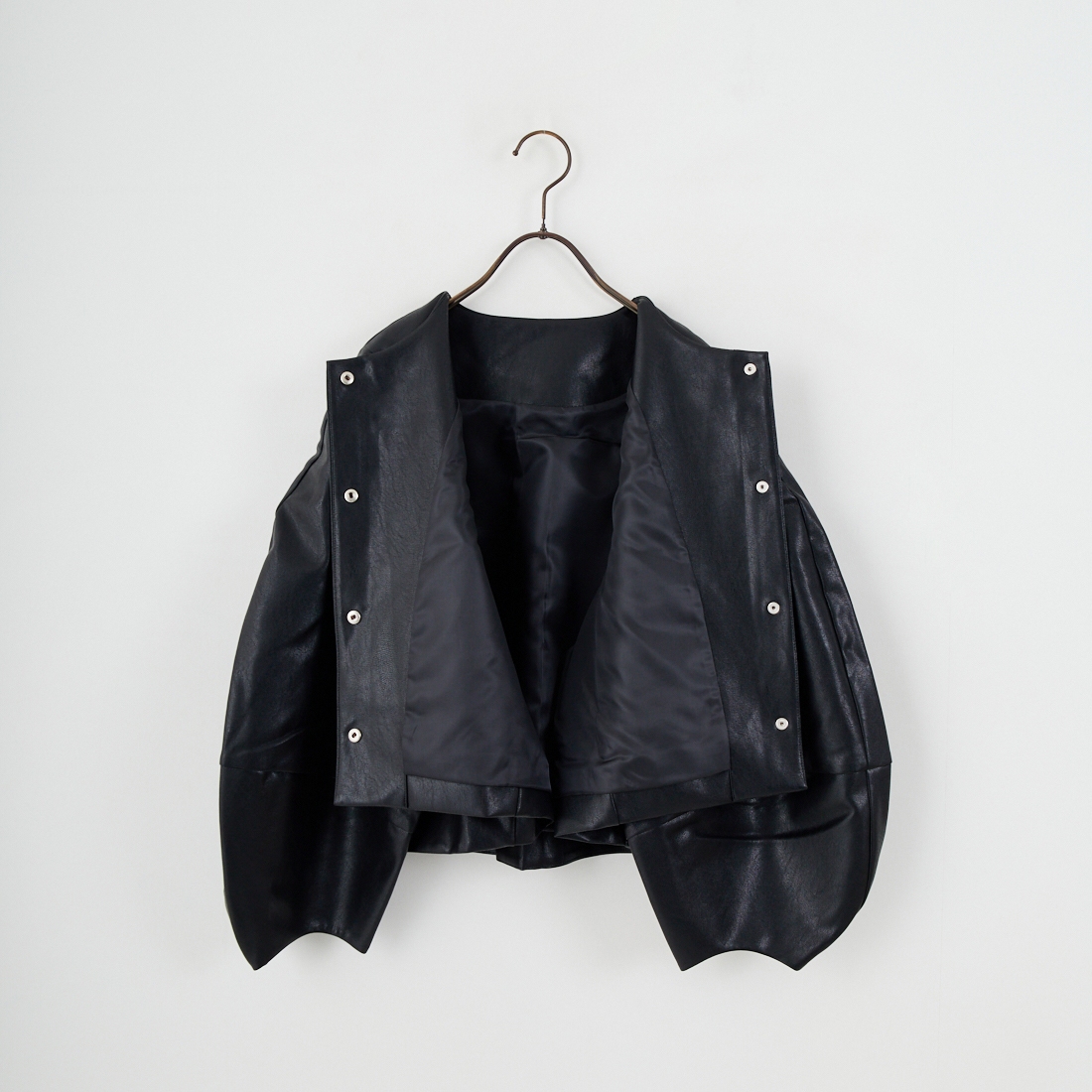 WILLFULLY [ウィルフリー] 2WAYボリュームスリーブ シンセティックレザーショートジャケット [2522-OU-16] BLACK