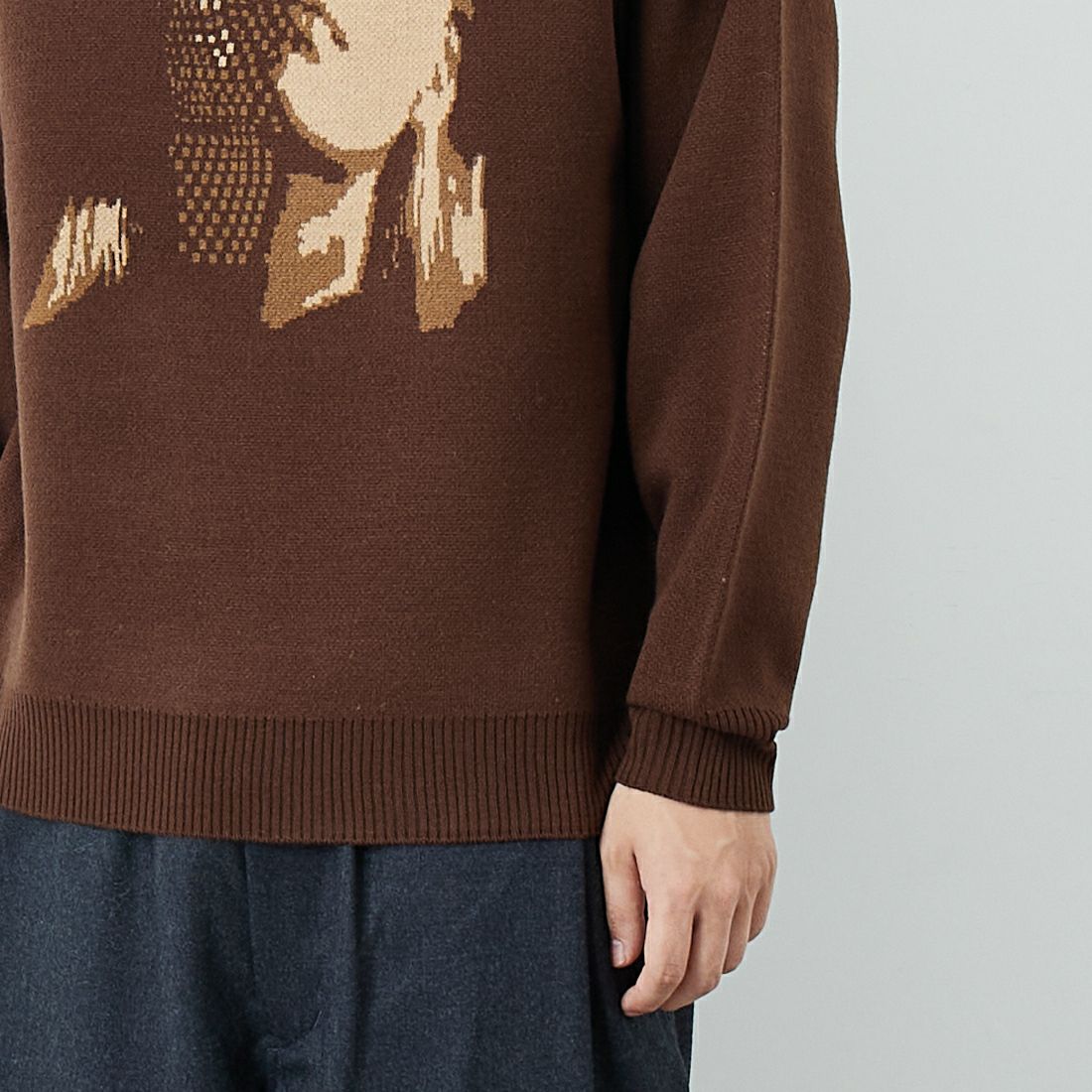 Noir Fabrik [ヌワールファブリック] 人物像柄ダブルジャガードニット [NF-254-097] B BRN/BEG &&モデル身長：179cm 着用サイズ：M&&