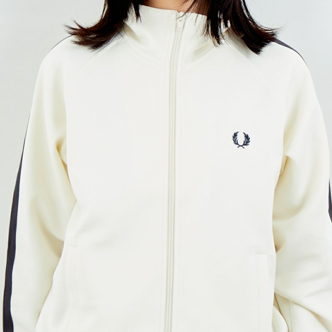FRED PERRY [フレッドペリー] 別注 配色ライン トラックジャケット [FPM-25A-029JF] ECRU/ANCHO &&モデル身長：162cm 着用サイズ：S&&
