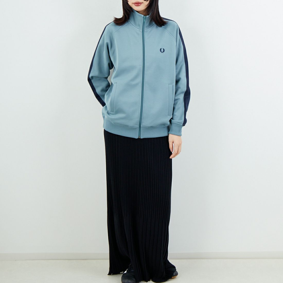 FRED PERRY [フレッドペリー] 別注 配色ライン トラックジャケット [FPM-25A-029JF] STOCKPORTB &&モデル身長：162cm 着用サイズ：S&&