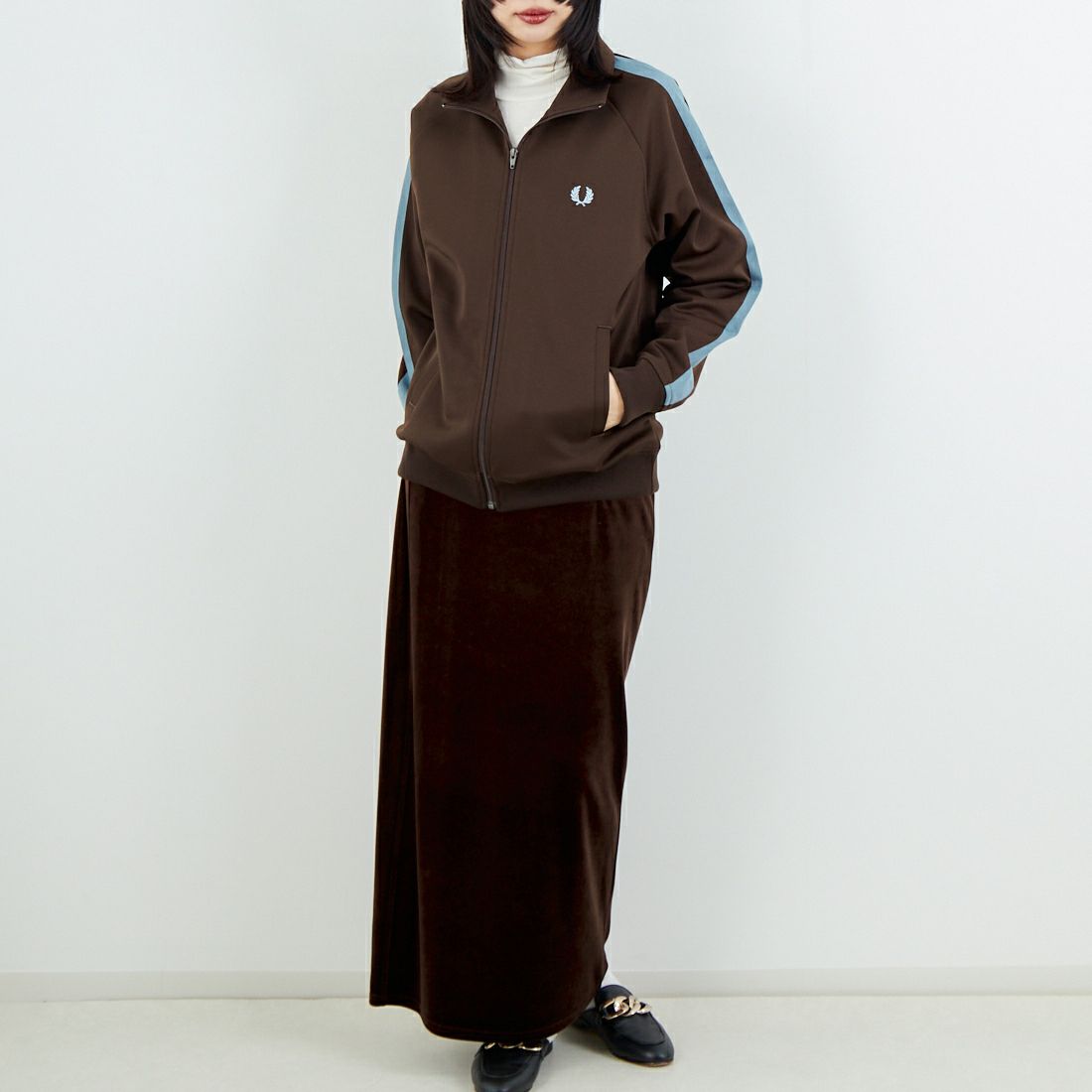 FRED PERRY [フレッドペリー] 別注 配色ライン トラックジャケット [FPM-25A-029JF] BURNT TOBA &&モデル身長：162cm 着用サイズ：S&&