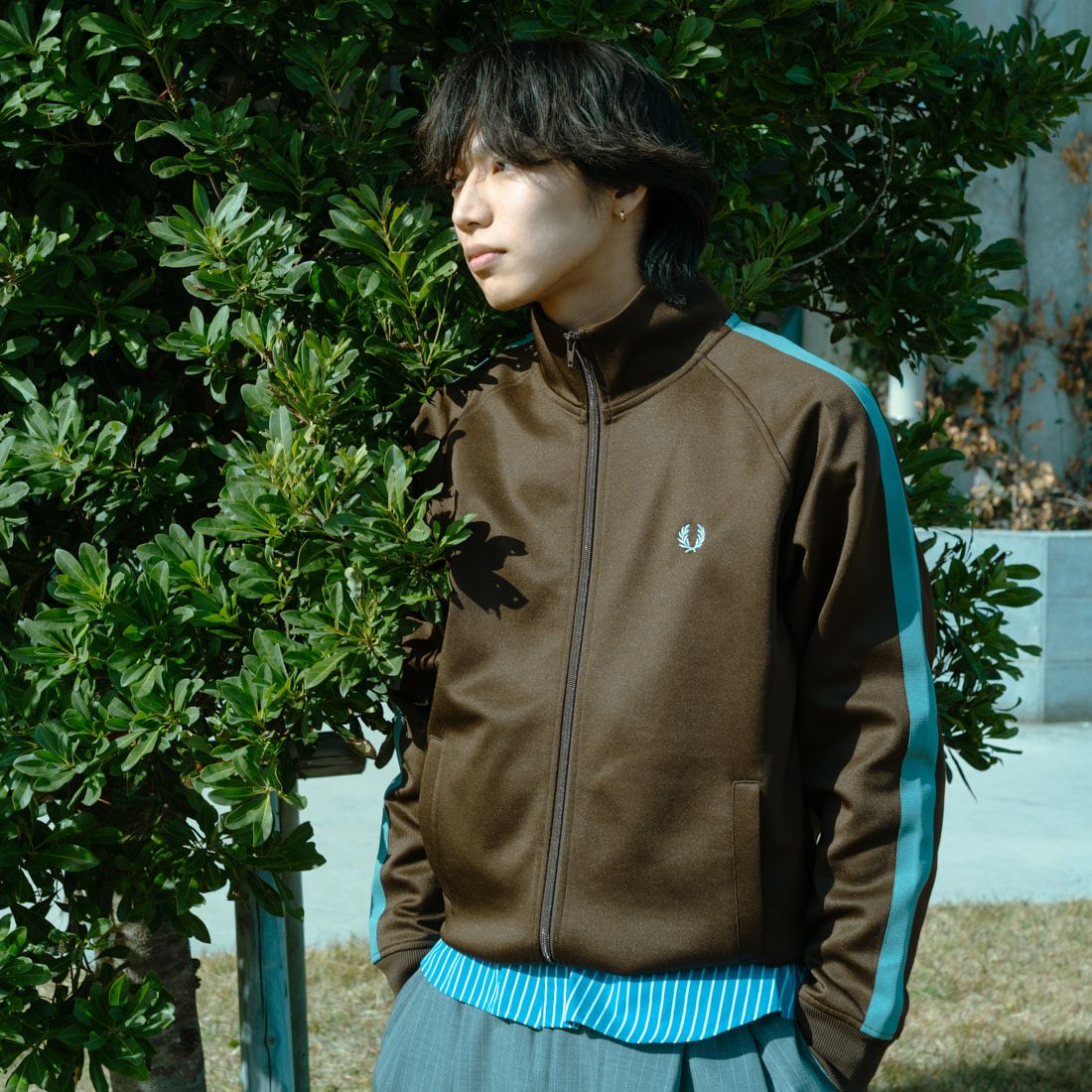 FRED PERRY [フレッドペリー] 別注 配色ライン トラックジャケット [FPM-25A-029JF] BURNT TOBA &&モデル身長：179cm 着用サイズ：L&&