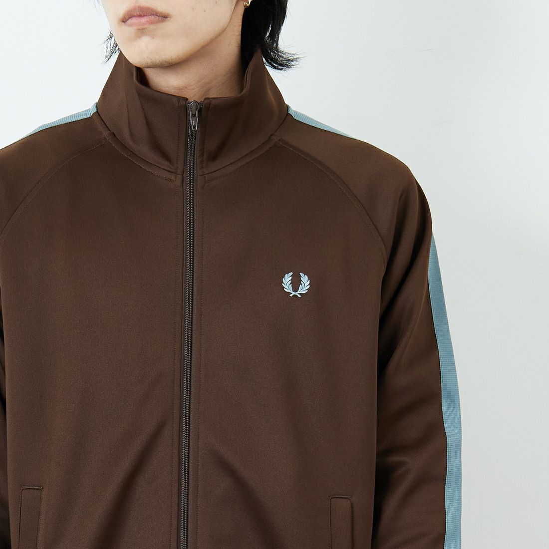 FRED PERRY [フレッドペリー] 別注 配色ライン トラックジャケット [FPM-25A-029JF] BURNT TOBA &&モデル身長：179cm 着用サイズ：L&&