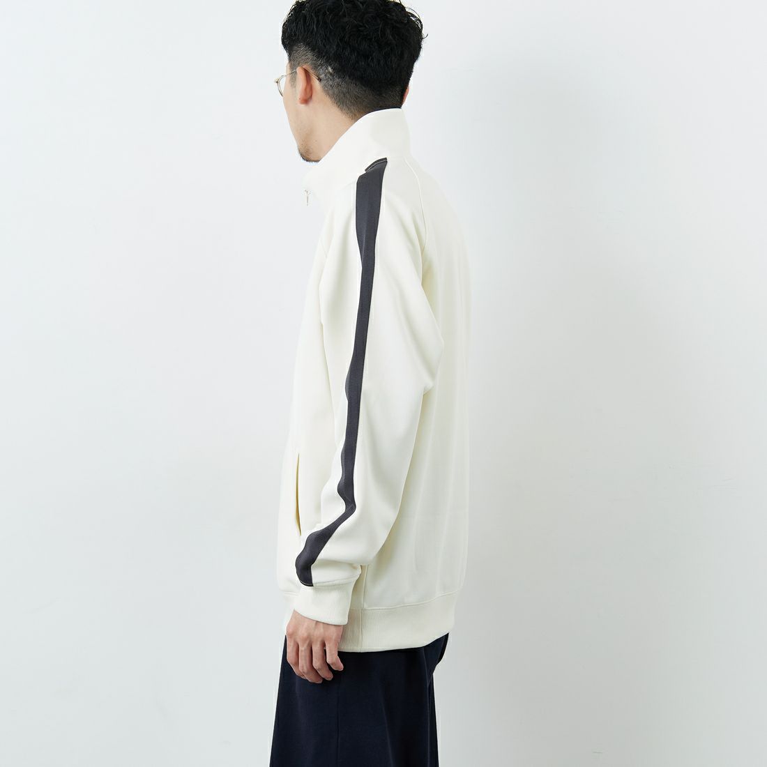 FRED PERRY [フレッドペリー] 別注 配色ライン トラックジャケット [FPM-25A-029JF] ECRU/ANCHO &&モデル身長：168cm 着用サイズ：L&&