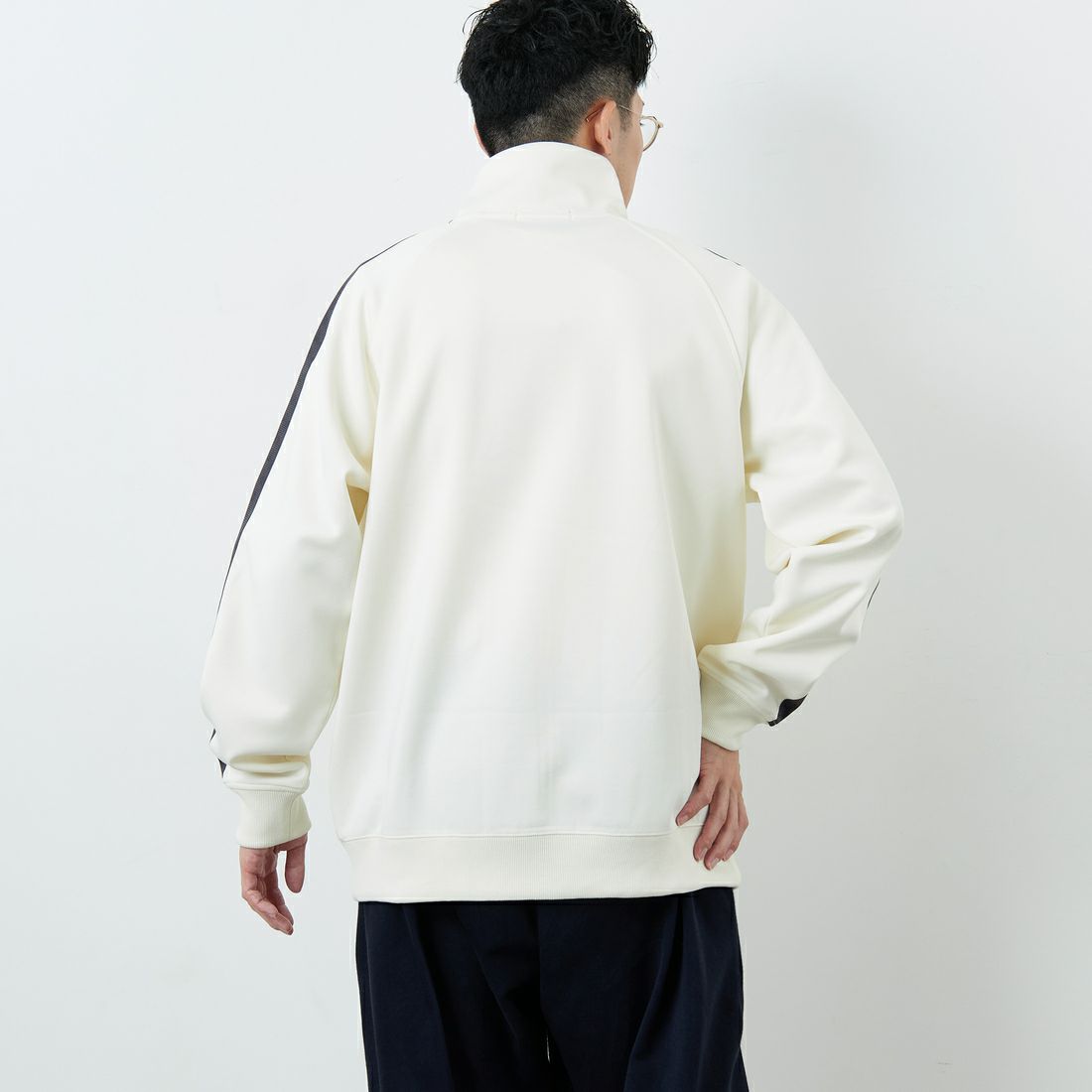 FRED PERRY [フレッドペリー] 別注 配色ライン トラックジャケット [FPM-25A-029JF] ECRU/ANCHO &&モデル身長：168cm 着用サイズ：L&&