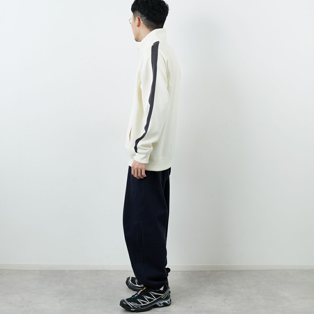 FRED PERRY [フレッドペリー] 別注 配色ライン トラックジャケット [FPM-25A-029JF] ECRU/ANCHO &&モデル身長：168cm 着用サイズ：L&&