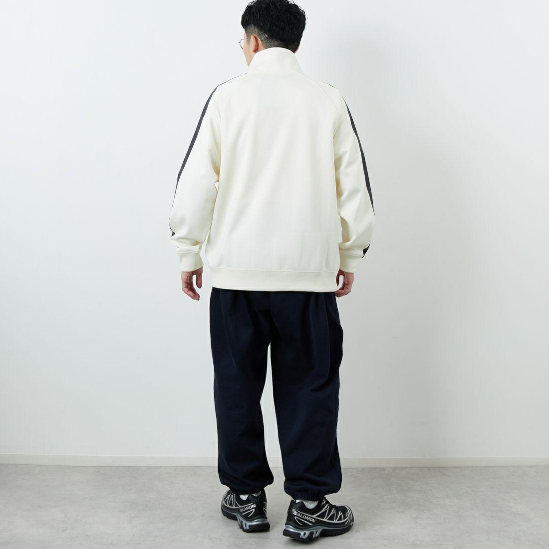 FRED PERRY [フレッドペリー] 別注 配色ライン トラックジャケット [FPM-25A-029JF] ECRU/ANCHO &&モデル身長：168cm 着用サイズ：L&&