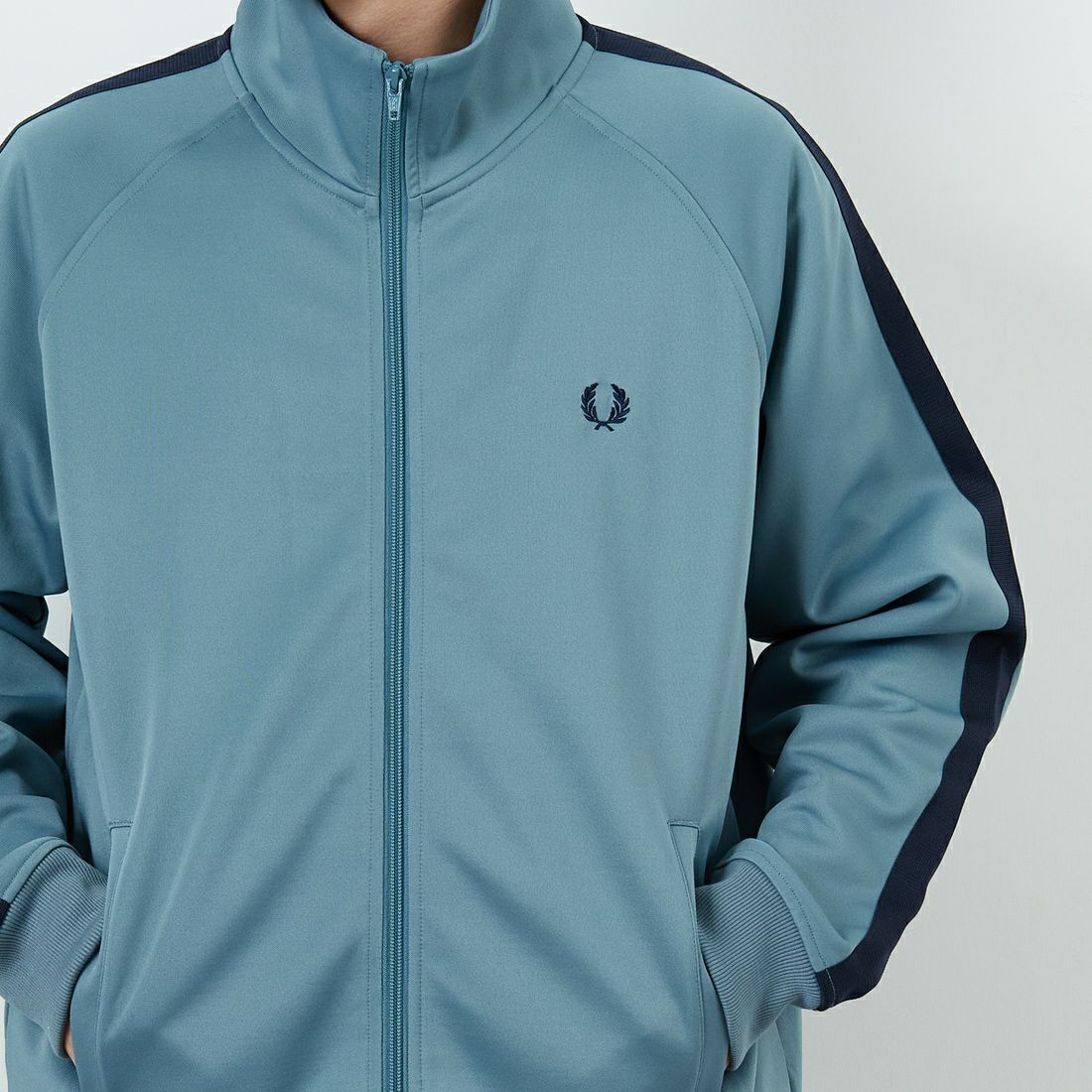 FRED PERRY [フレッドペリー] 別注 配色ライン トラックジャケット [FPM-25A-029JF] STOCKPORTB &&モデル身長：168cm 着用サイズ：L&&