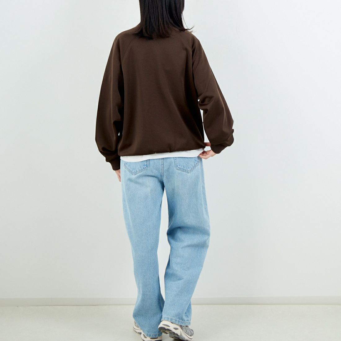 FRED PERRY [フレッドペリー] 別注 トラック クルーネックプルオーバー [FPM-25A-030JF] BURNT TOBA &&モデル身長：162cm 着用サイズ：S&&