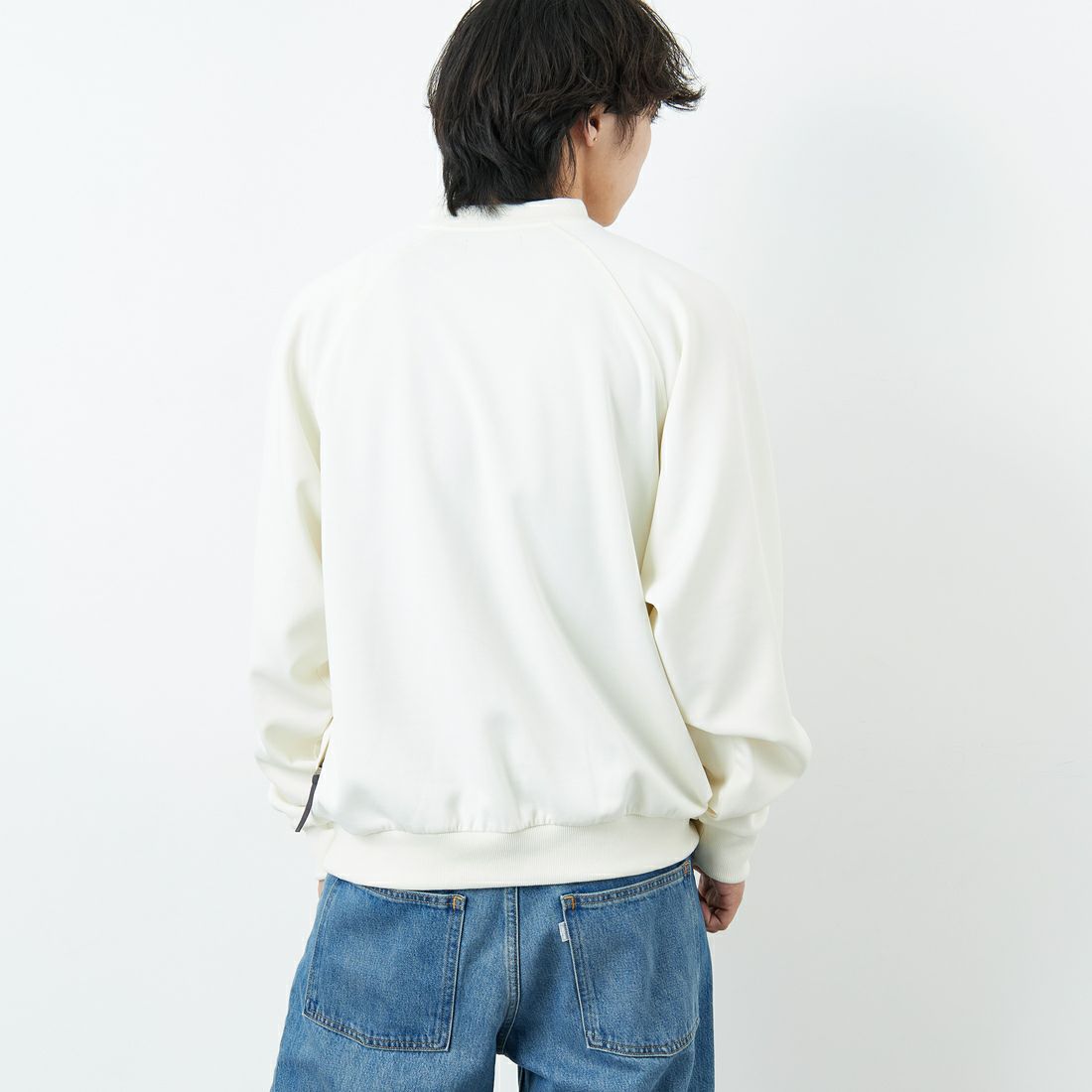 FRED PERRY [フレッドペリー] 別注 トラック クルーネックプルオーバー [FPM-25A-030JF] ECRU/ANCHO &&モデル身長：179cm 着用サイズ：L&&