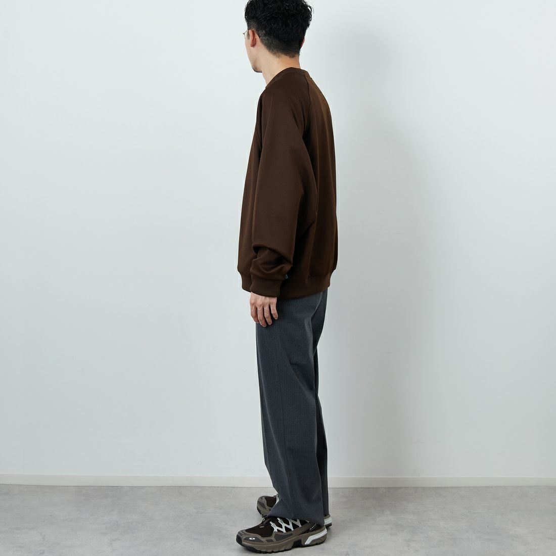 FRED PERRY [フレッドペリー] 別注 トラック クルーネックプルオーバー [FPM-25A-030JF] BURNT TOBA &&モデル身長：168cm 着用サイズ：L&&