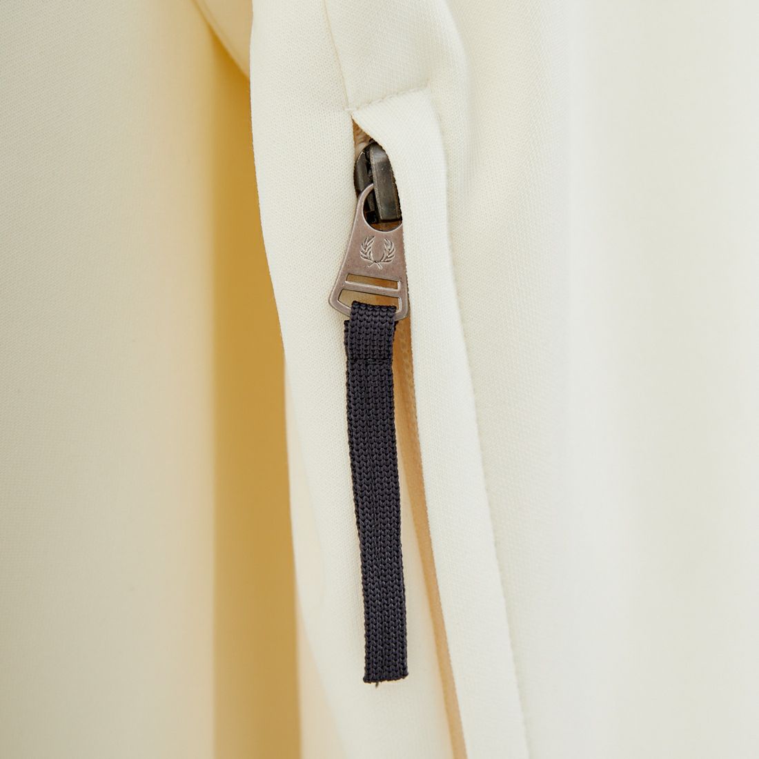 FRED PERRY [フレッドペリー] 別注 トラック クルーネックプルオーバー [FPM-25A-030JF] ECRU/ANCHO