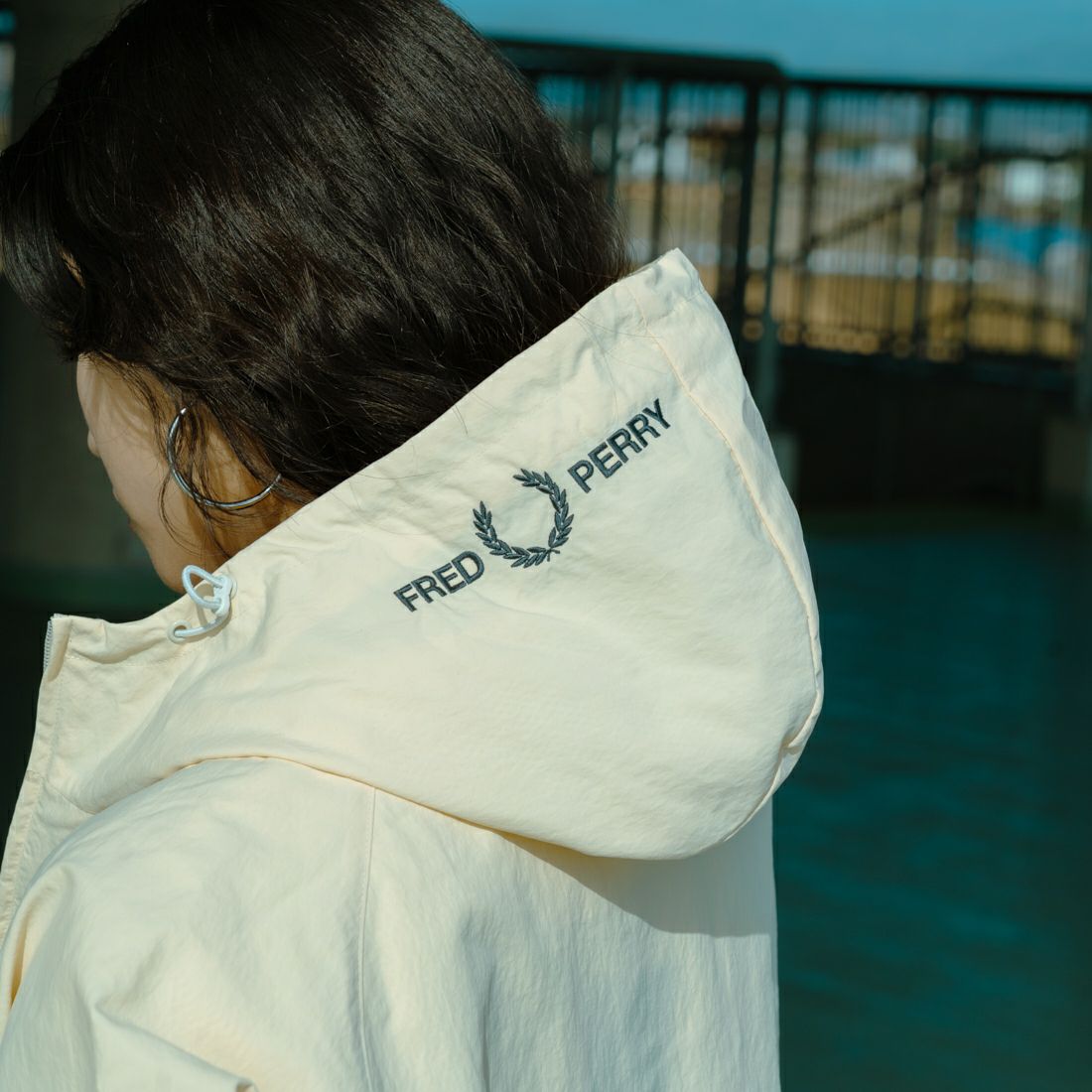 FRED PERRY [フレッドペリー] 別注 フード刺繍 ナイロンシェルジャケット [FPM-25A-031JF] ECRU/ANCHO