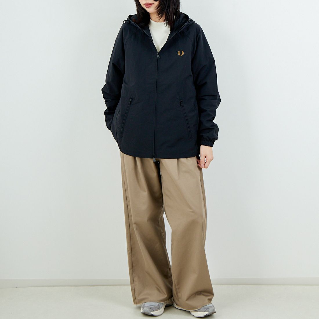 FRED PERRY [フレッドペリー] 別注 フード刺繍 ナイロンシェルジャケット [FPM-25A-031JF] ECRU/ANCHO