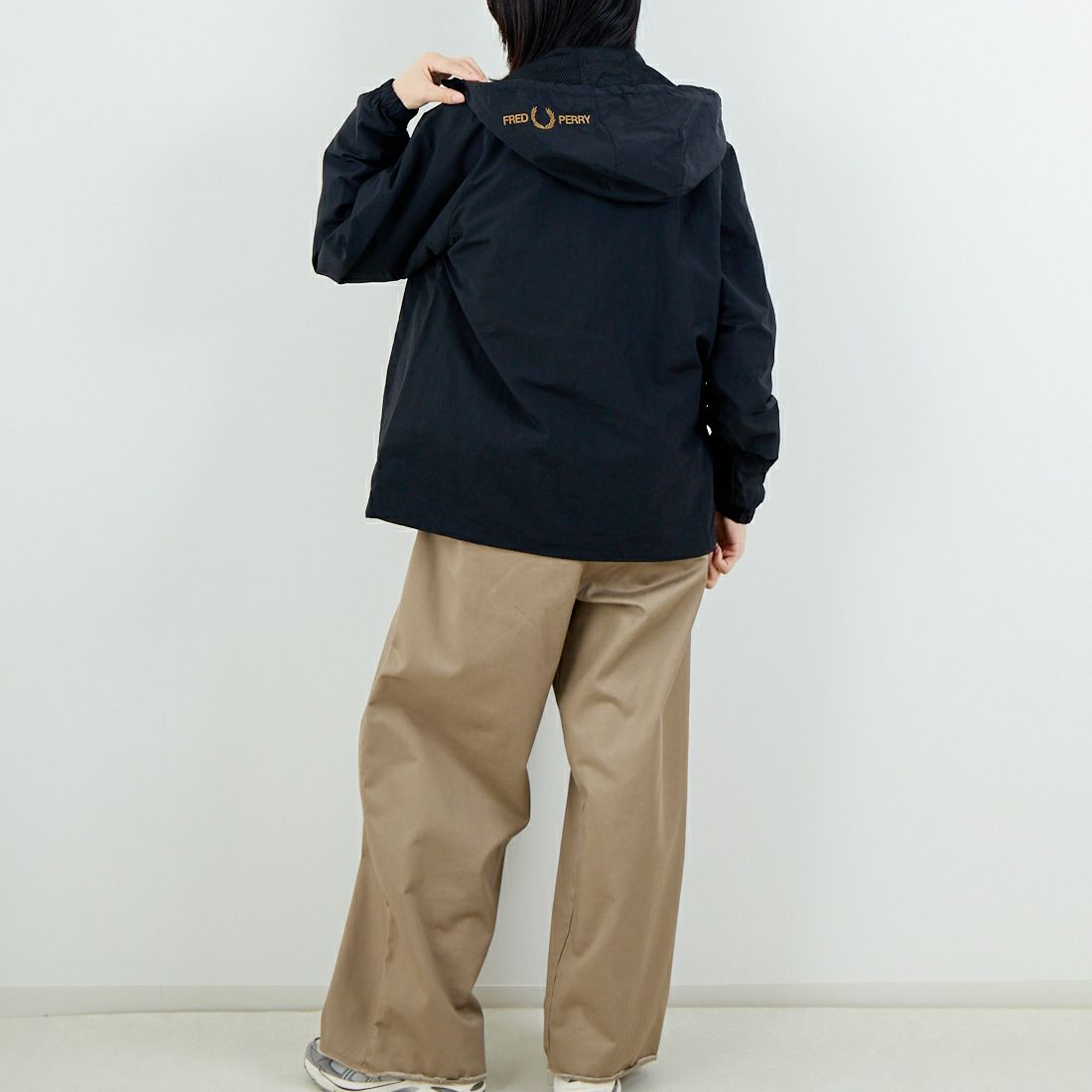 FRED PERRY [フレッドペリー] 別注 フード刺繍 ナイロンシェルジャケット [FPM-25A-031JF] ECRU/ANCHO