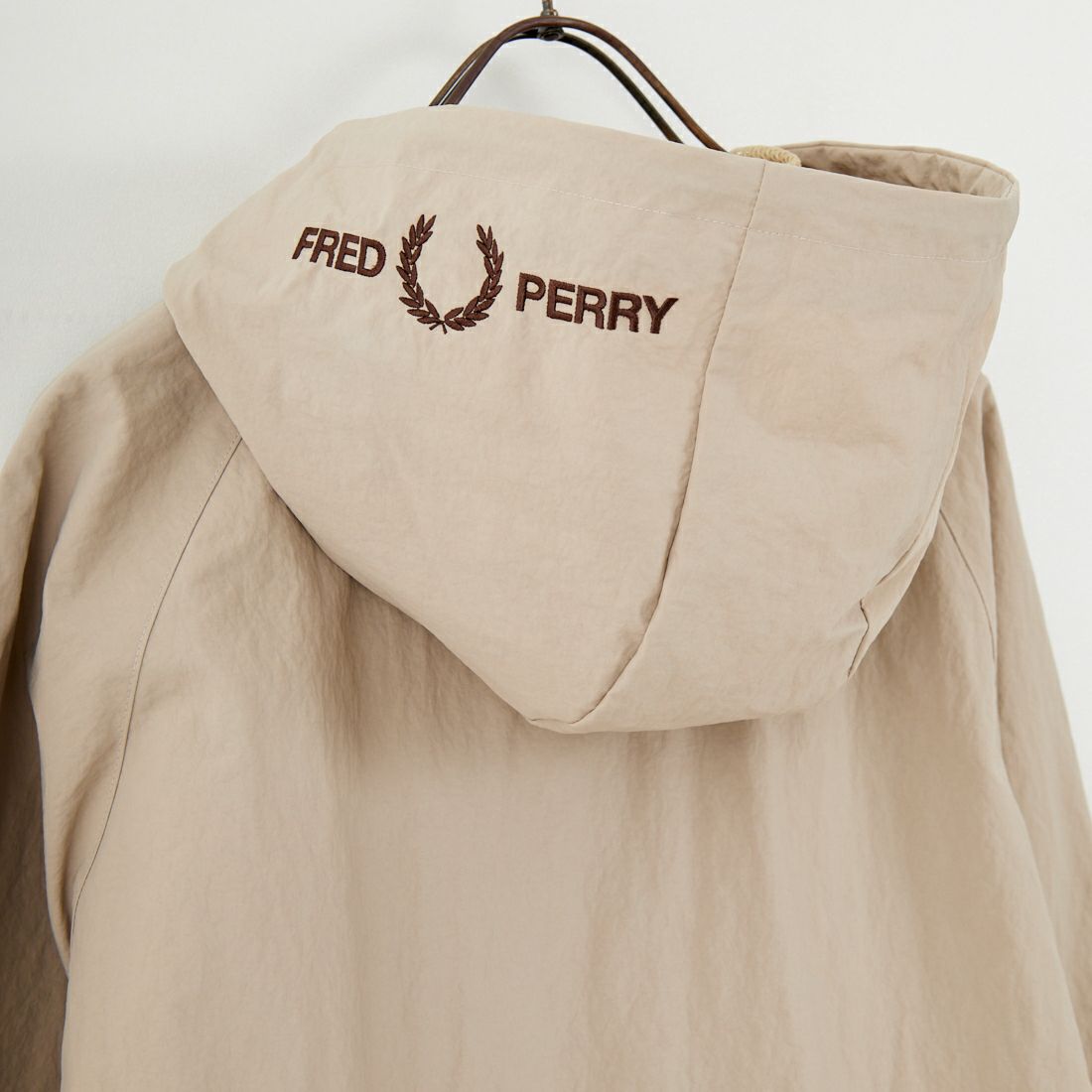 FRED PERRY [フレッドペリー] 別注 フード刺繍 ナイロンシェルジャケット [FPM-25A-031JF] WARM OAT/B