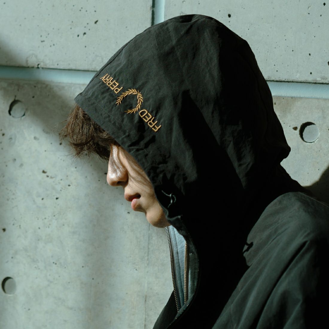 FRED PERRY [フレッドペリー] 別注 フード刺繍 ナイロンシェルジャケット [FPM-25A-031JF] BLACK/SHAD