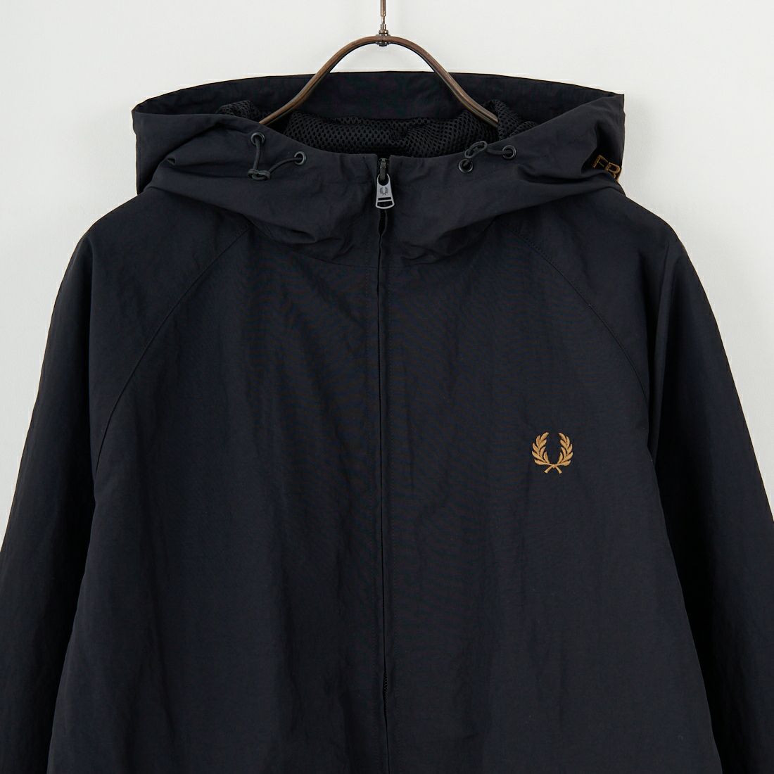 FRED PERRY [フレッドペリー] 別注 フード刺繍 ナイロンシェルジャケット [FPM-25A-031JF] BLACK/SHAD