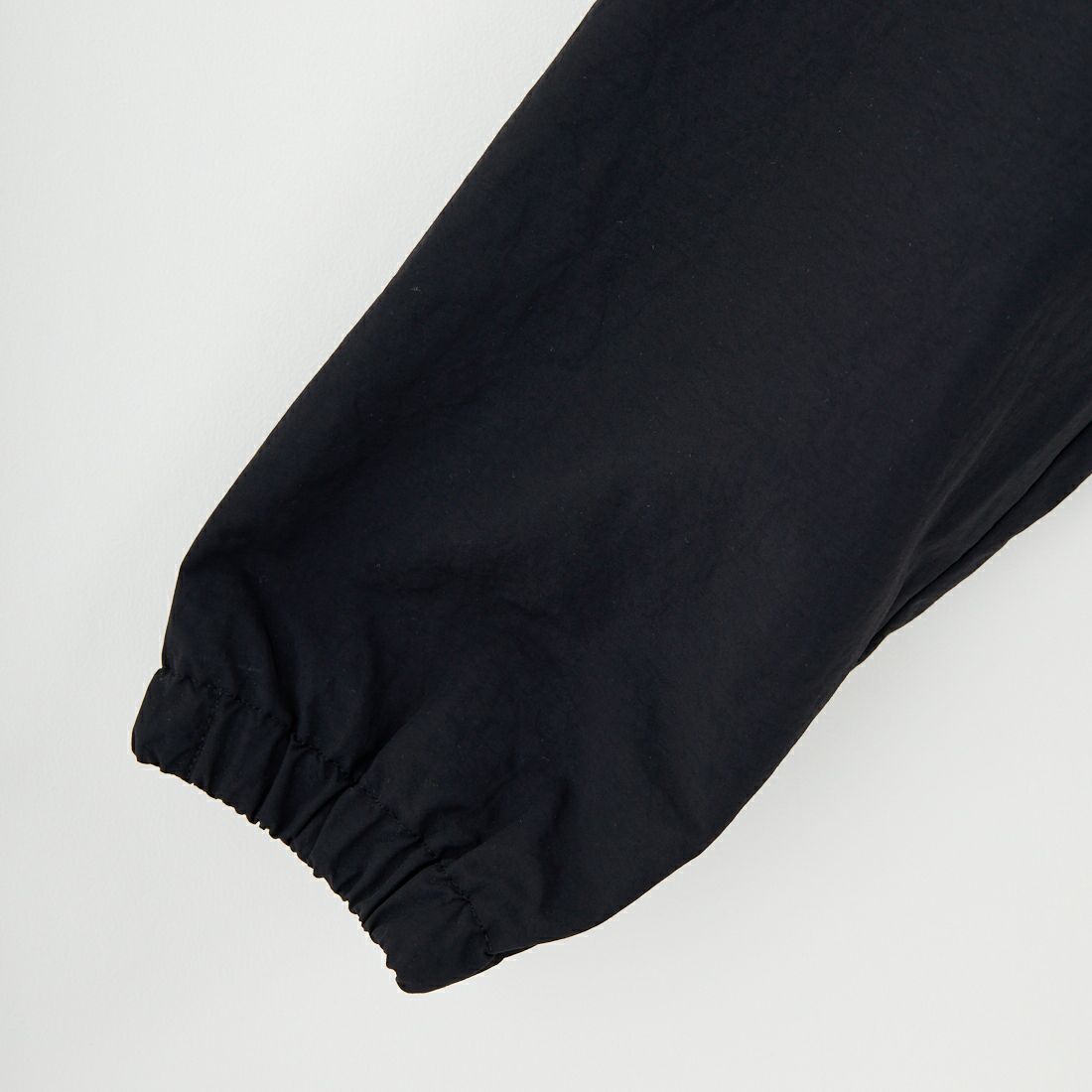 FRED PERRY [フレッドペリー] 別注 フード刺繍 ナイロンシェルジャケット [FPM-25A-031JF] BLACK/SHAD