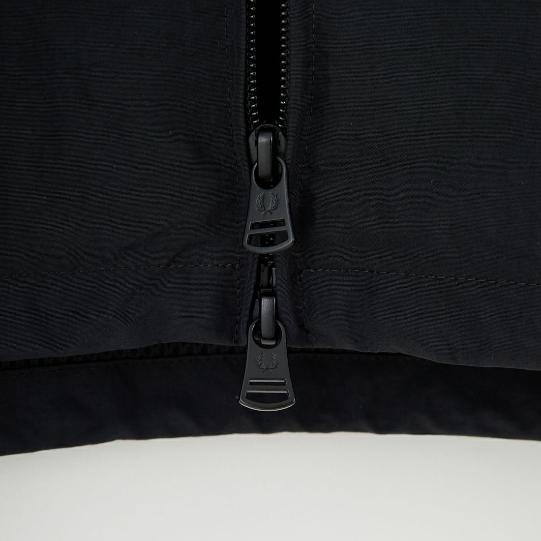 FRED PERRY [フレッドペリー] 別注 フード刺繍 ナイロンシェルジャケット [FPM-25A-031JF] BLACK/SHAD