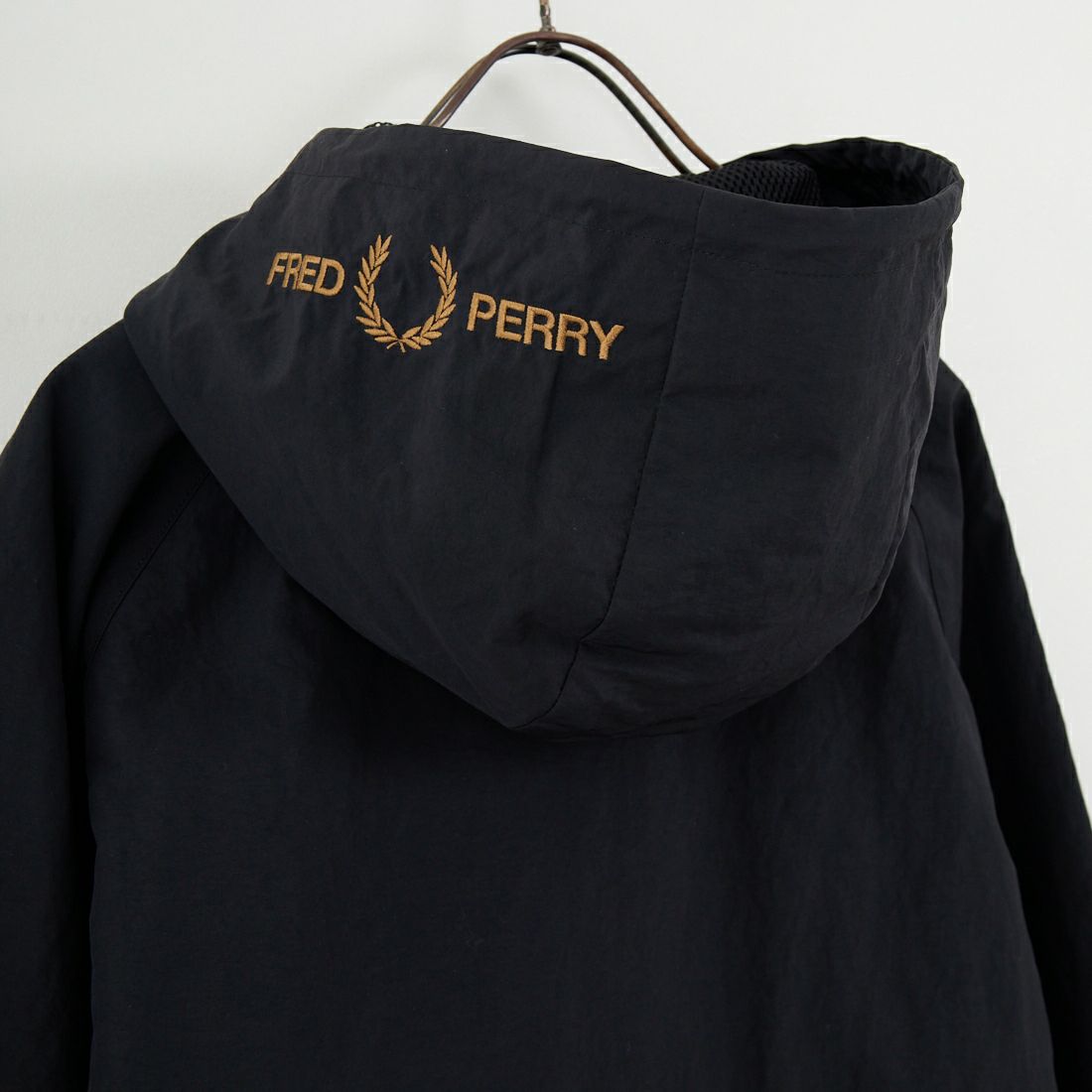 FRED PERRY [フレッドペリー] 別注 フード刺繍 ナイロンシェルジャケット [FPM-25A-031JF] BLACK/SHAD