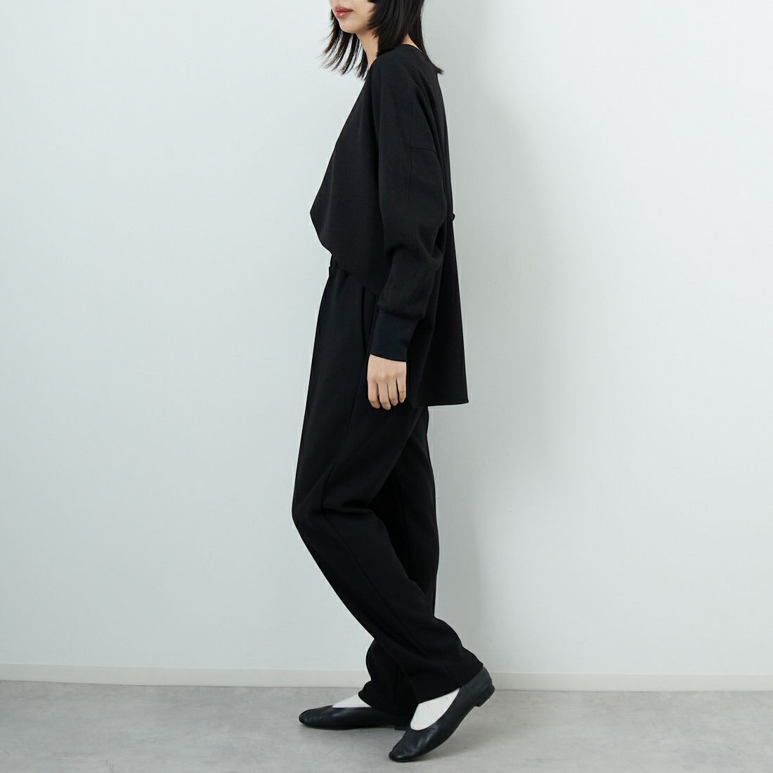 DIGNITE COLLIER [ディニテコリエ] 裏フリーステーパードパンツ [80256340] 004 ﾌﾞﾗｯｸ &&モデル身長：162cm 着用サイズ：F&&