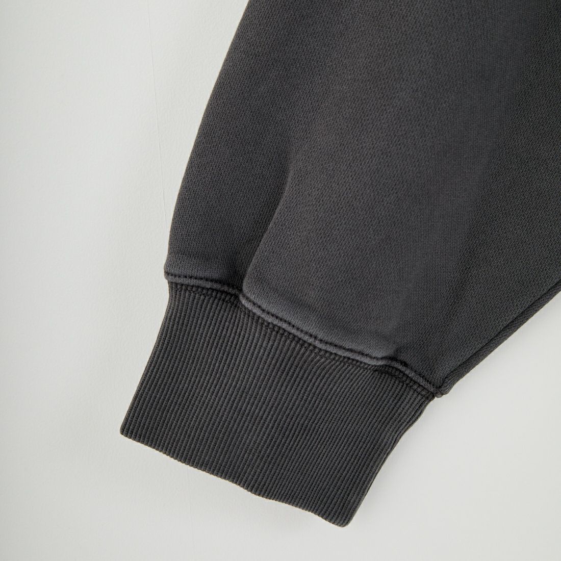 carhartt WIP [カーハートダブリューアイピー] フーデッドベントンスウェットシャツ [I034589] GRAPHITE