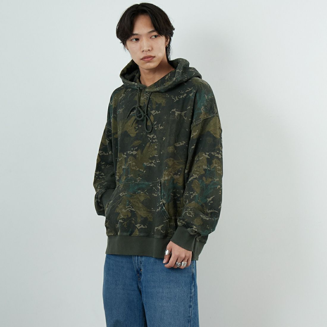 carhartt WIP [カーハートダブリューアイピー] カモ柄フーデッドベントンスウェットシャツ [I034589] CAMO COMBI &&モデル身長：179cm 着用サイズ：L&&