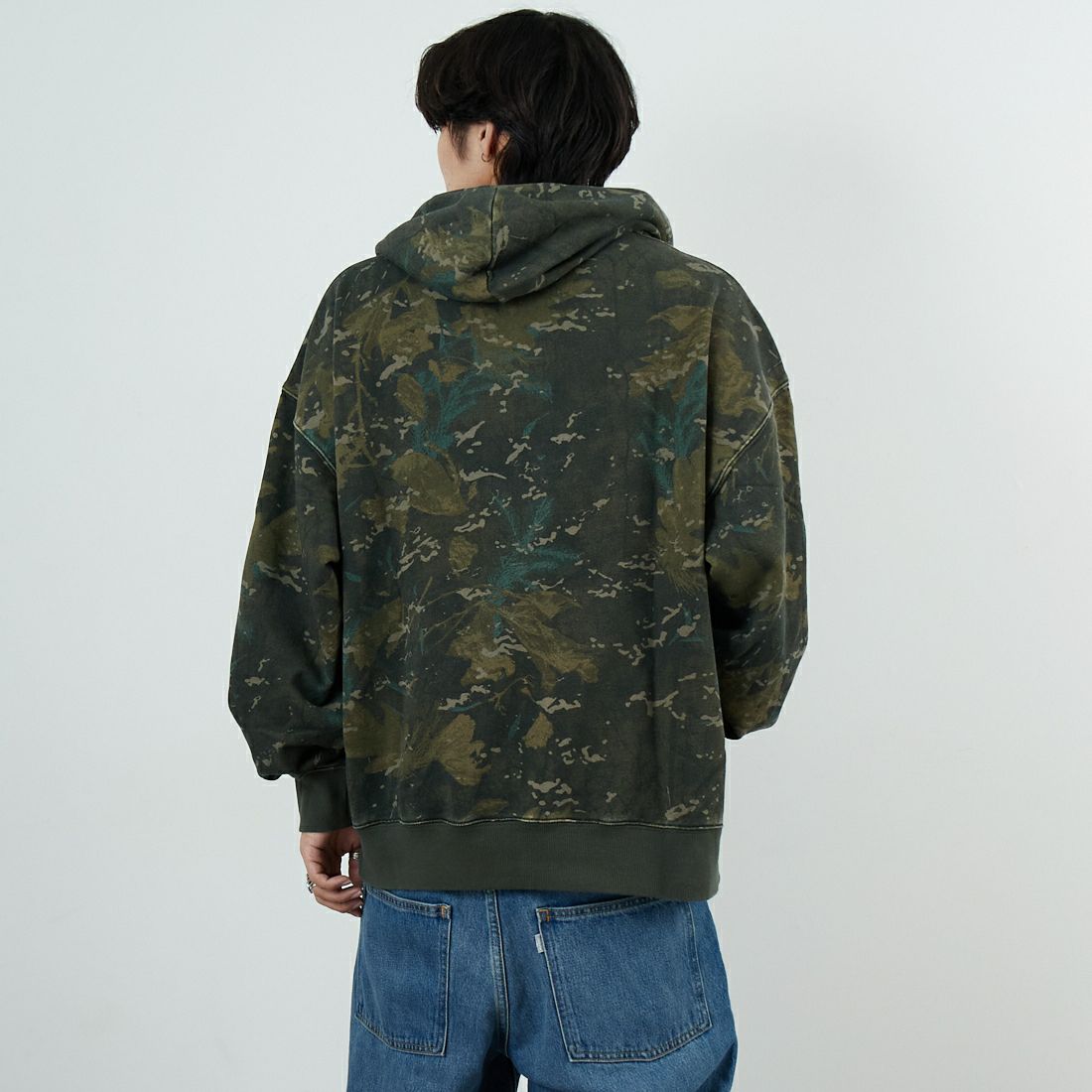 carhartt WIP [カーハートダブリューアイピー] カモ柄フーデッドベントンスウェットシャツ [I034589] CAMO COMBI &&モデル身長：179cm 着用サイズ：L&&