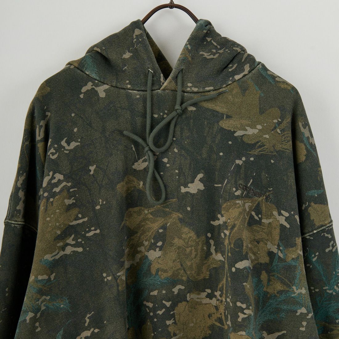 carhartt WIP [カーハートダブリューアイピー] カモ柄フーデッドベントンスウェットシャツ [I034589] CAMO COMBI
