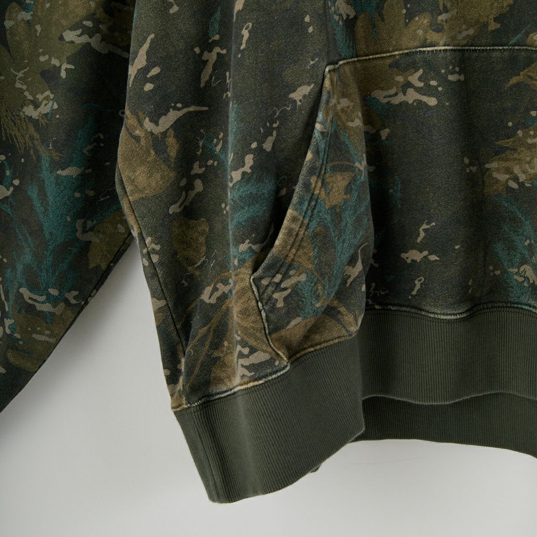 carhartt WIP [カーハートダブリューアイピー] カモ柄フーデッドベントンスウェットシャツ [I034589] CAMO COMBI