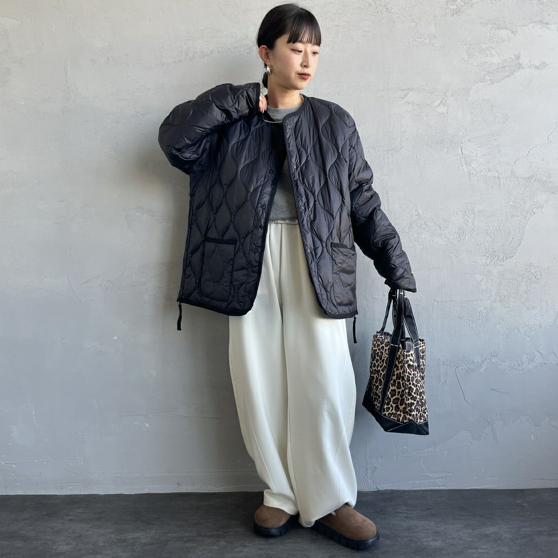 TAION [タイオン] 別注 リバーシブル ライトダウンジャケット [TAION-JF001] BLACK &&モデル身長：150cm 着用サイズ：S&&