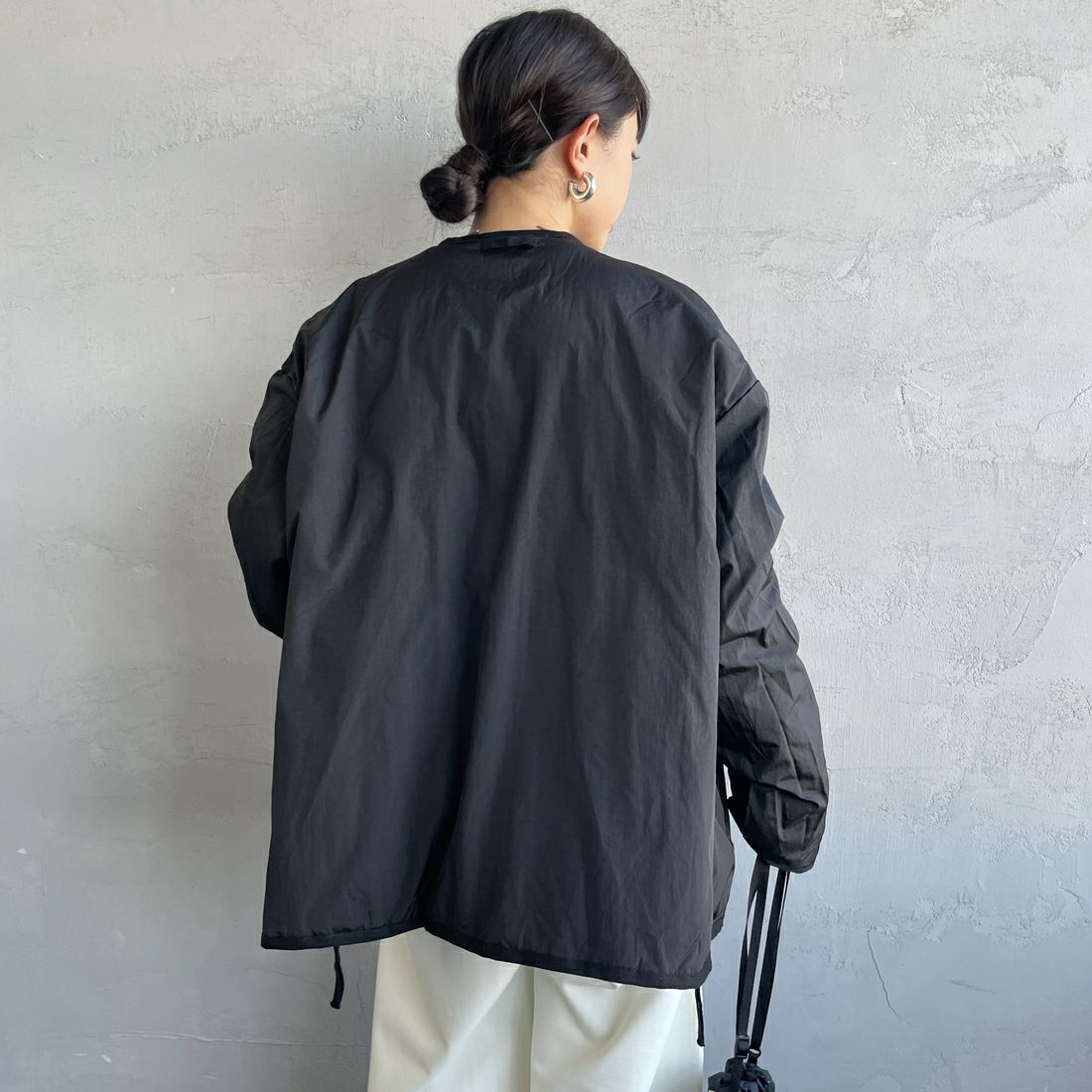 TAION [タイオン] 別注 リバーシブル ライトダウンジャケット [TAION-JF001] BLACK &&モデル身長：150cm 着用サイズ：S&&