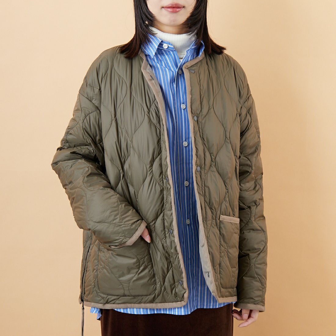 TAION [タイオン] 別注 リバーシブル ライトダウンジャケット [TAION-JF001] KHAKI &&モデル身長：162cm 着用サイズ：S&&