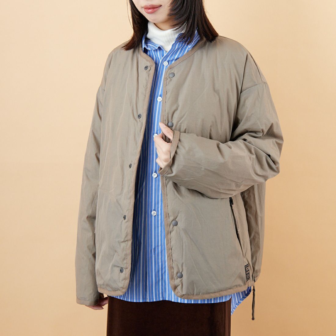 TAION [タイオン] 別注 リバーシブル ライトダウンジャケット [TAION-JF001] KHAKI &&モデル身長：162cm 着用サイズ：S&&