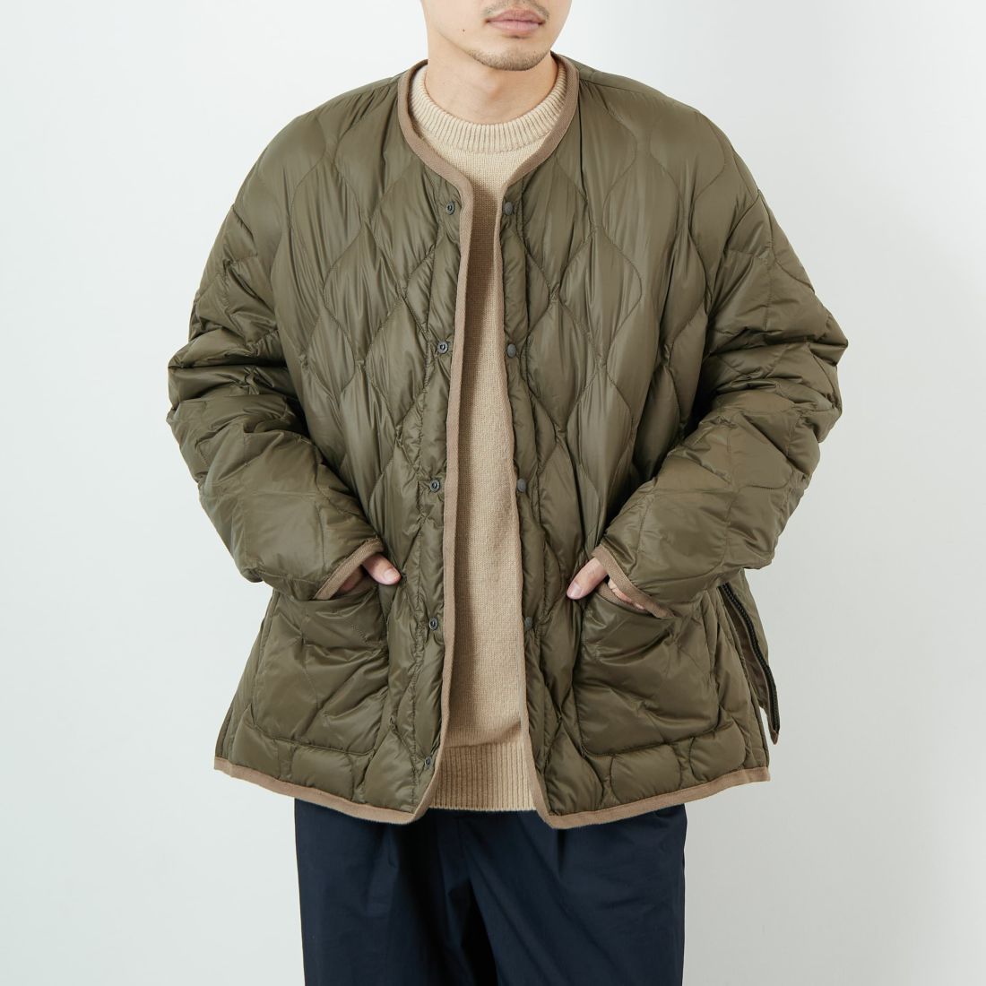 TAION [タイオン] 別注 リバーシブル ライトダウンジャケット [TAION-JF001] KHAKI &&モデル身長：168cm 着用サイズ：L&&