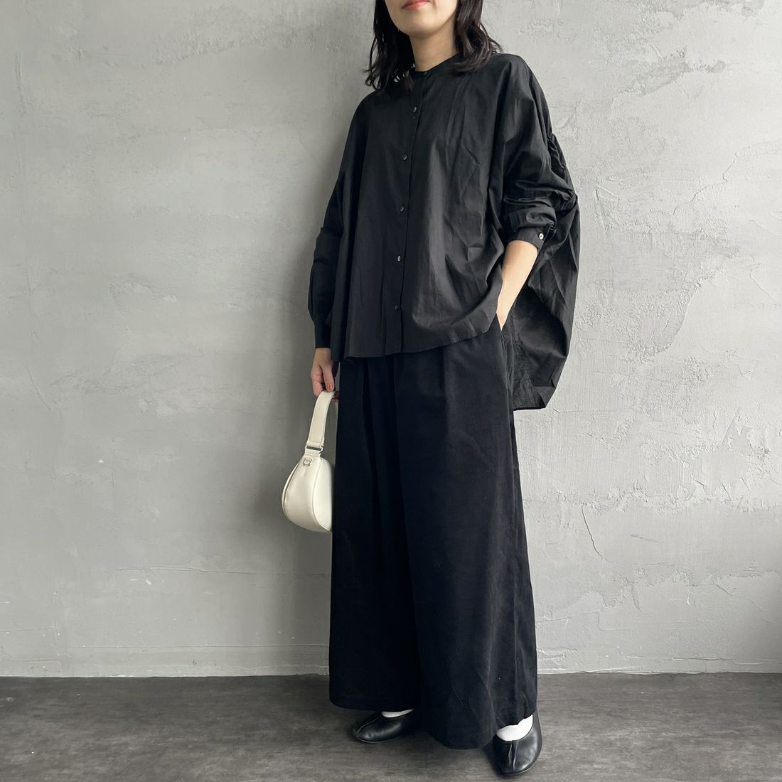 mizuiro ind [ミズイロインド] コーデュロイタックワイドパンツ [4-260067] 99 BLACK &&モデル身長：160cm 着用サイズ：F&&