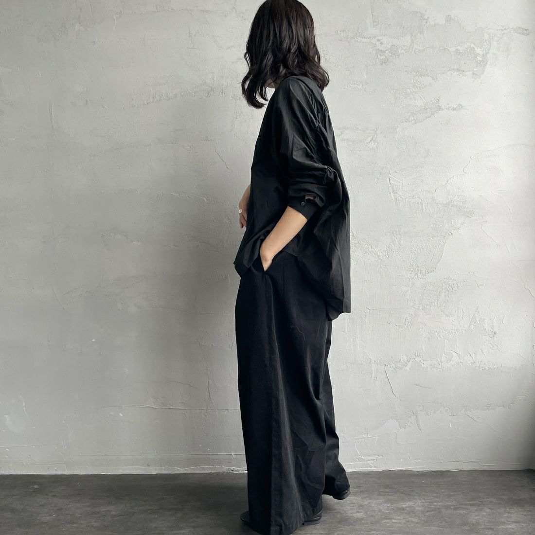 mizuiro ind [ミズイロインド] コーデュロイタックワイドパンツ [4-260067] 99 BLACK &&モデル身長：160cm 着用サイズ：F&&