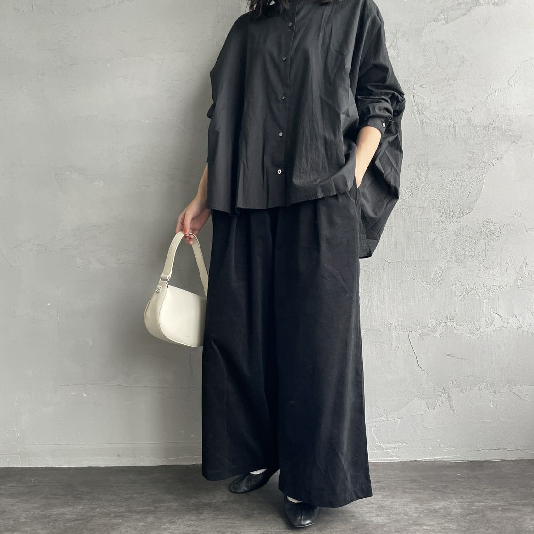 mizuiro ind [ミズイロインド] コーデュロイタックワイドパンツ [4-260067] 99 BLACK &&モデル身長：160cm 着用サイズ：F&&