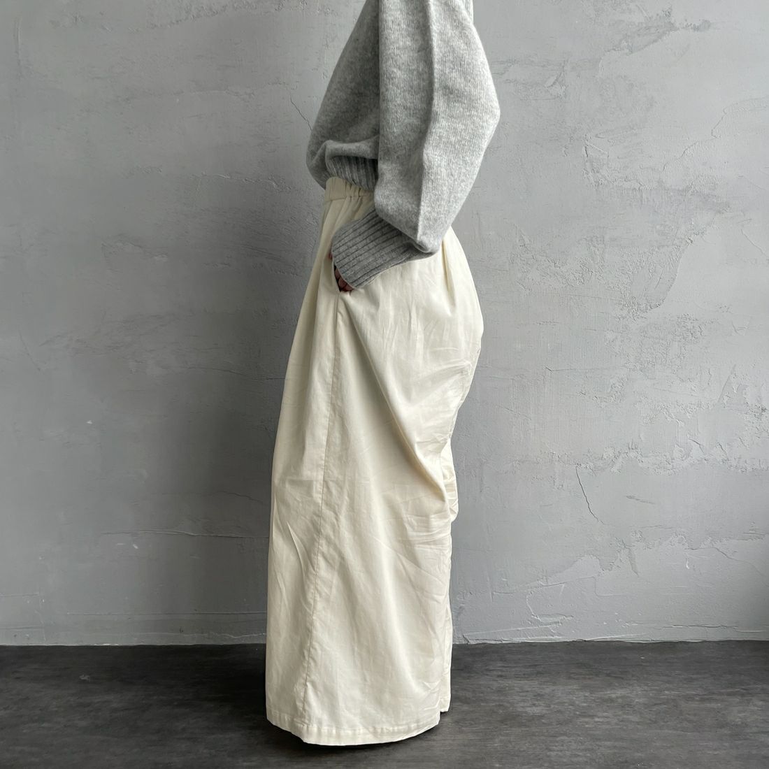 mizuiro ind [ミズイロインド] コーデュロイタックワイドパンツ [4-260067] 12C IVORY &&モデル身長：158cm 着用サイズ：F&&