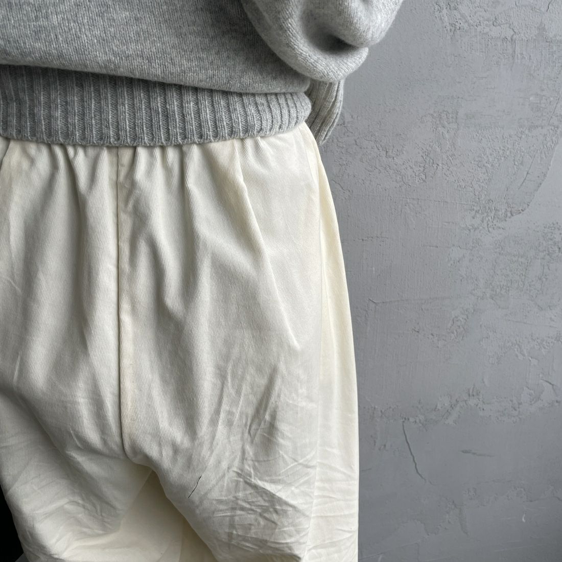 mizuiro ind [ミズイロインド] コーデュロイタックワイドパンツ [4-260067] 12C IVORY &&モデル身長：158cm 着用サイズ：F&&