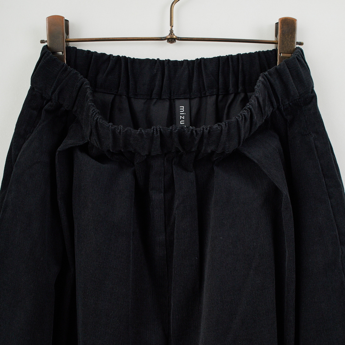 mizuiro ind [ミズイロインド] コーデュロイタックワイドパンツ [4-260067] 99 BLACK
