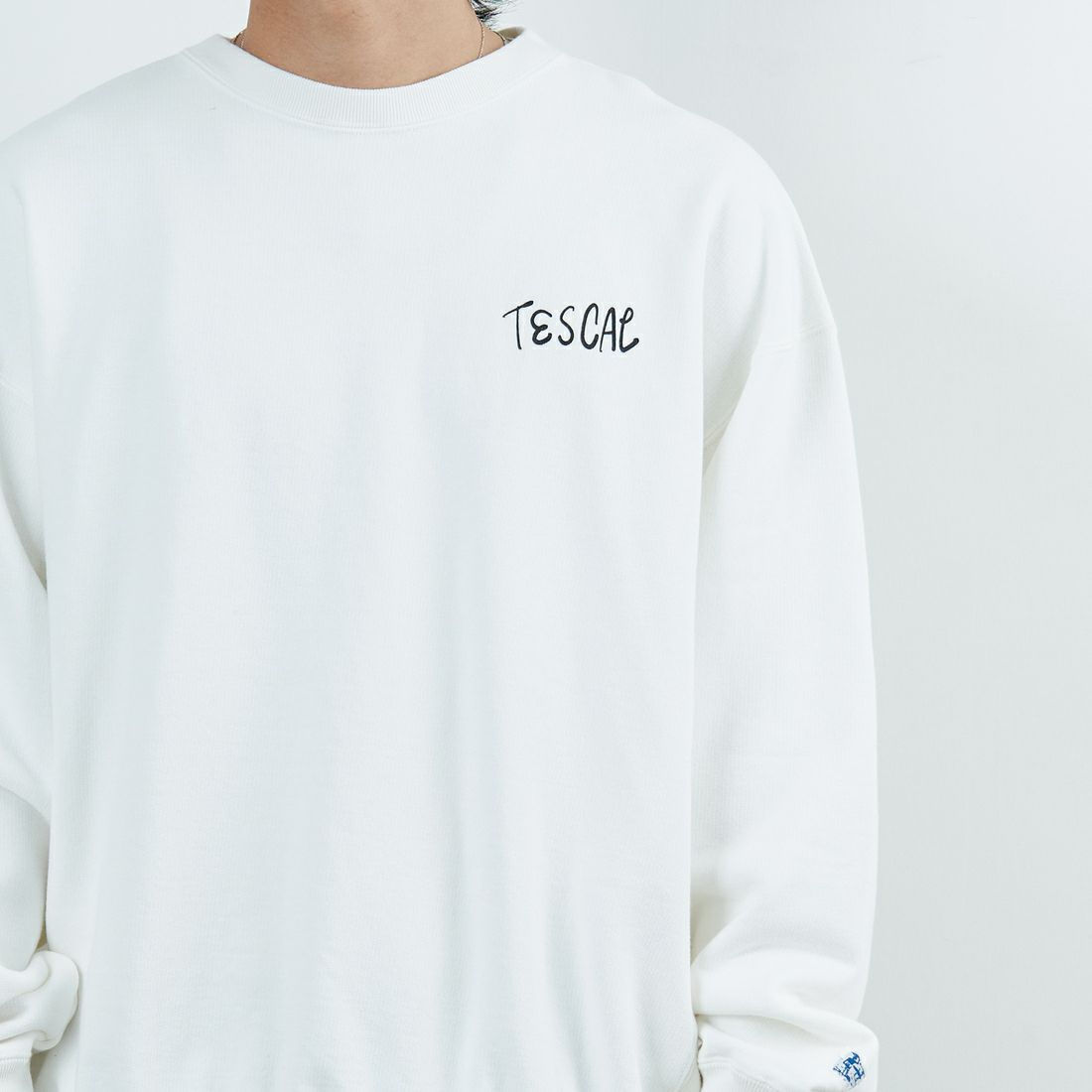 The Endless Summer [エンドレスサマー] 別注 手描き風BUHI バックプリントスウェット [FH-25774500-JF] IVORY &&モデル身長：179cm 着用サイズ：XL&&