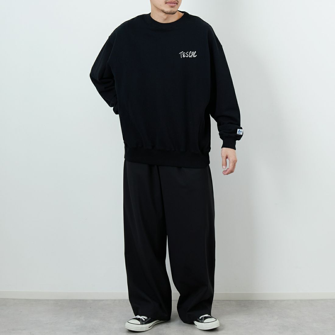 The Endless Summer [エンドレスサマー] 別注 手描き風BUHI バックプリントスウェット [FH-25774500-JF] BLACK &&モデル身長：168cm 着用サイズ：L&&