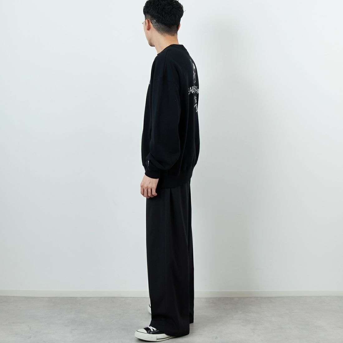 The Endless Summer [エンドレスサマー] 別注 手描き風BUHI バックプリントスウェット [FH-25774500-JF] BLACK &&モデル身長：168cm 着用サイズ：L&&