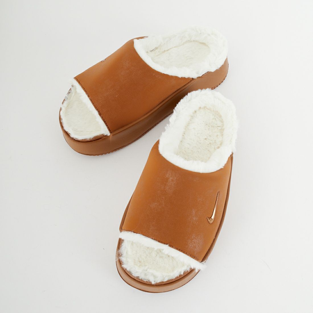 NIKE [ナイキ] カームエレベーションファー スライドサンダル [HV8560] 200 LT BRI