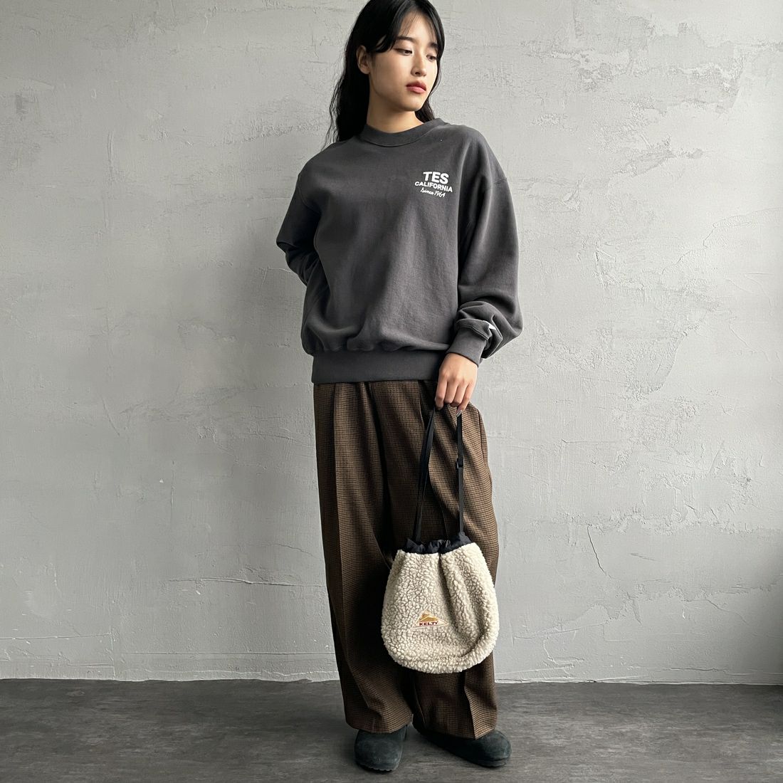 The Endless Summer [エンドレスサマー] 別注 BUHIダック バックプリントスウェット [FH-25774501-JF] &&モデル身長：162cm 着用サイズ：&&