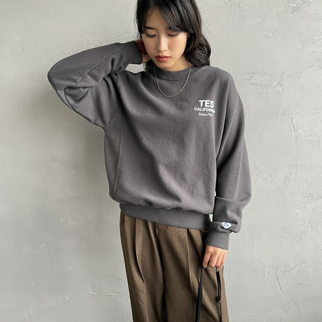 The Endless Summer [エンドレスサマー] 別注 BUHIダック バックプリントスウェット [FH-25774501-JF] &&モデル身長：162cm 着用サイズ：&&